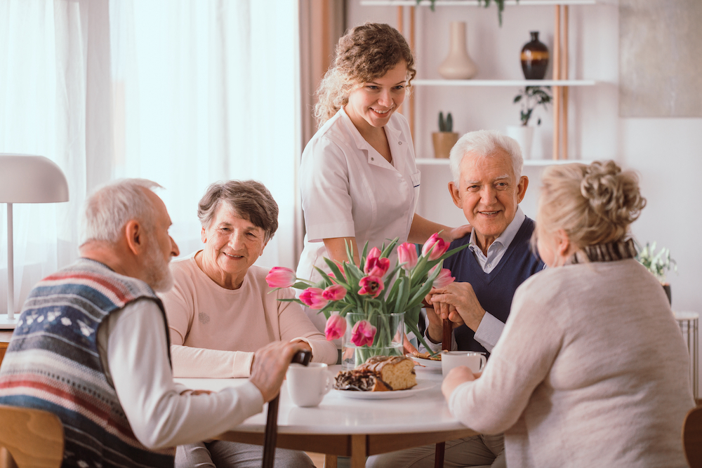 Memory care residents enjoying breakfast together